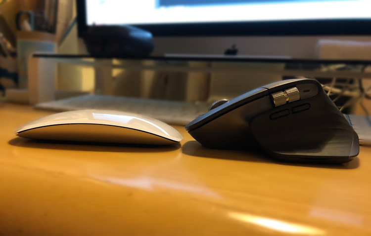 Magic Mouse 2とMX Master 3 薄さの比較